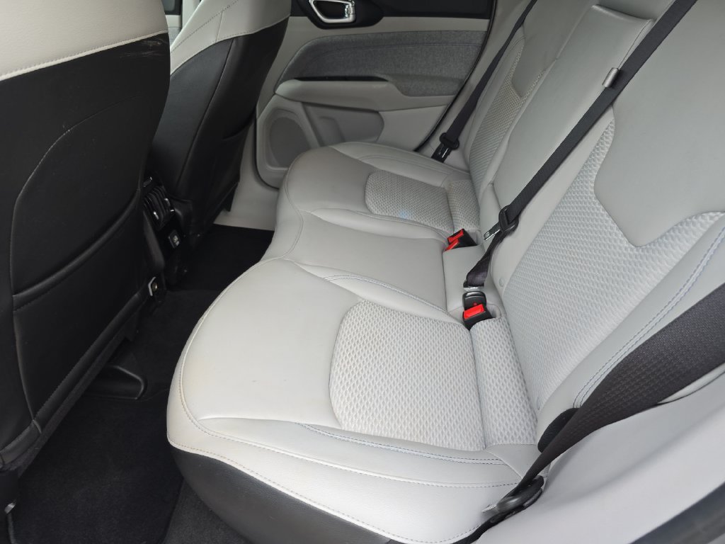 Used 2022 Jeep Compass Latitude FWD image 34