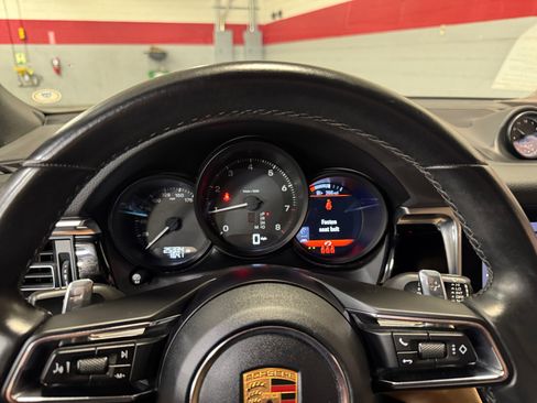 Used 2023 Porsche Macan Turbo AWD/4WD image 10