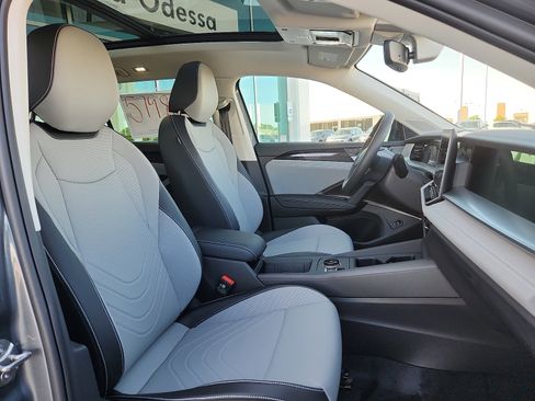 New 2026 Volkswagen Tiguan SE FWD image 15