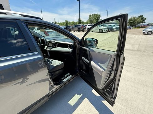 Used 2013 Toyota RAV4 XLE AWD/4WD image 26