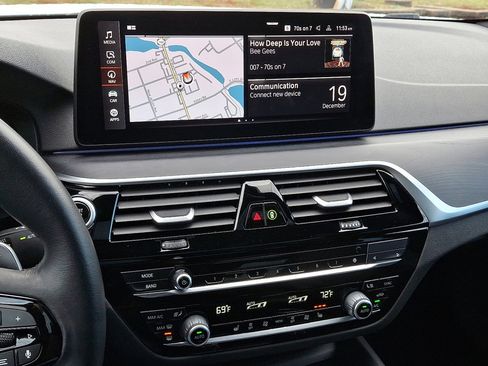 Used 2023 BMW 540i xDrive w/ Premium Package image 28