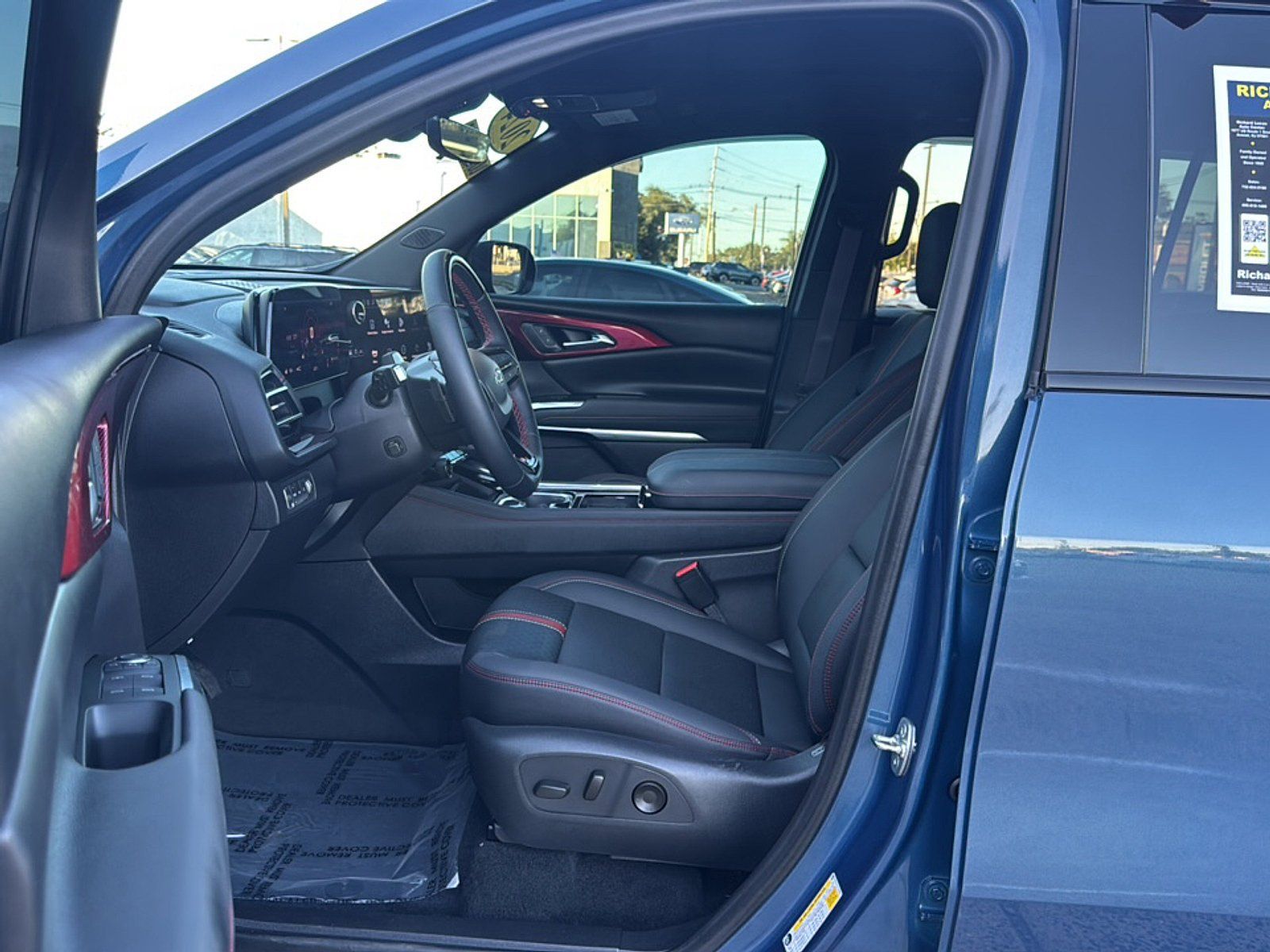 Used 2024 Chevrolet Traverse RS w/ LPO, Floor Liner Package AWD/4WD image 12