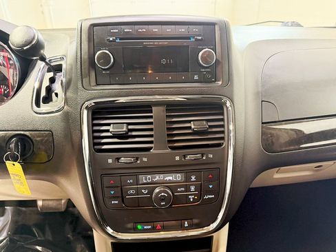 Used 2017 Dodge Grand Caravan Crew image 15