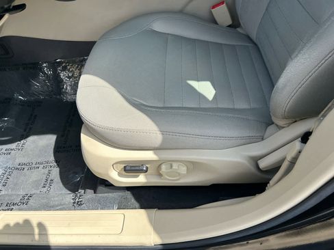 Used 2017 Ford Taurus SE FWD image 11