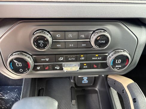 New 2025 Ford Bronco Badlands AWD/4WD image 17
