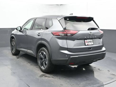 Used 2024 Nissan Rogue SV FWD image 11