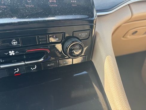 Used 2024 Jeep Grand Cherokee L Limited w/ Black Appearance Package image 41