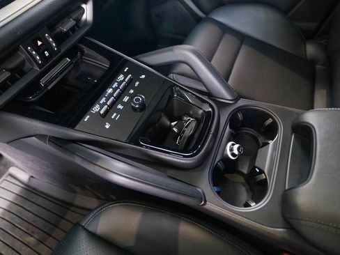 Certified 2025 Porsche Cayenne AWD/4WD image 24