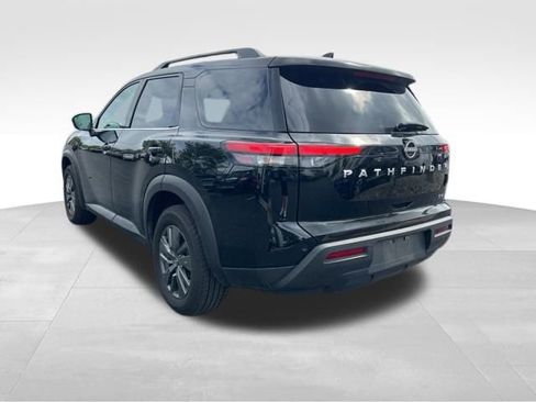 Used 2024 Nissan Pathfinder SV image 5