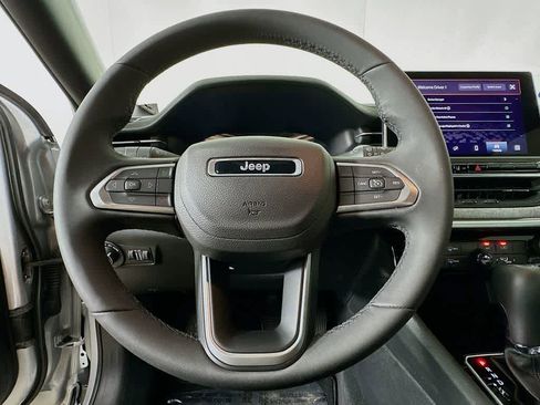 Used 2024 Jeep Compass Latitude image 16