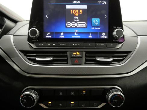 Used 2024 Nissan Altima 2.5 SR FWD image 19