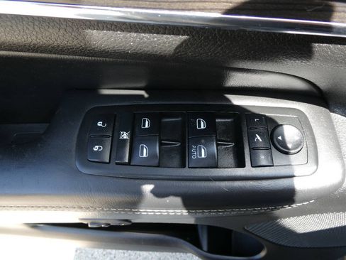 Used 2014 Jeep Grand Cherokee Overland AWD/4WD image 24
