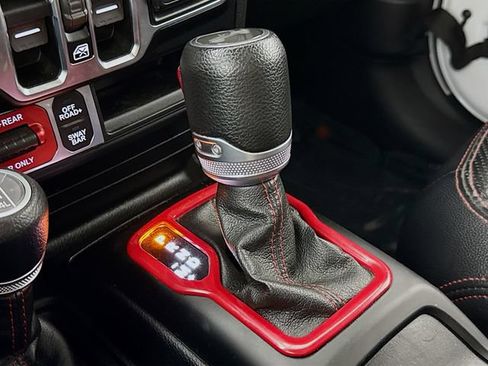 Used 2021 Jeep Wrangler Unlimited Rubicon AWD/4WD image 17