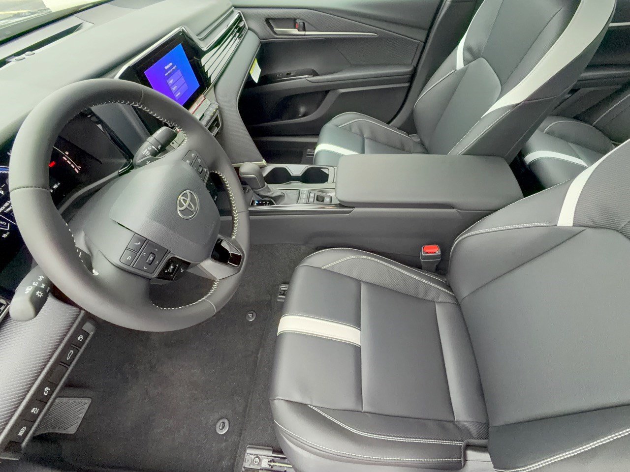 Used 2026 Toyota Camry SE FWD image 5