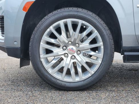 Used 2024 GMC Yukon XL Denali w/ Advanced Technology Package RWD image 10
