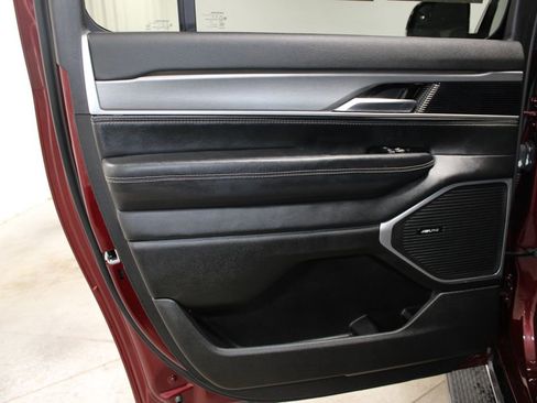 Used 2025 Jeep Wagoneer L Series II w/ 8-pass Seating Package image 23