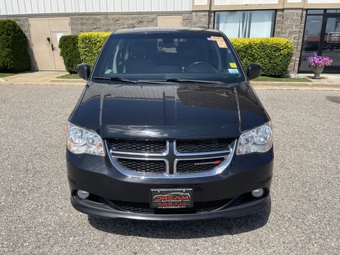 Used 2019 Dodge Grand Caravan SXT FWD image 9