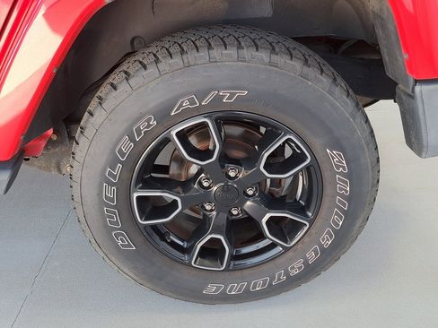 Used 2018 Jeep Wrangler Unlimited Sahara image 36