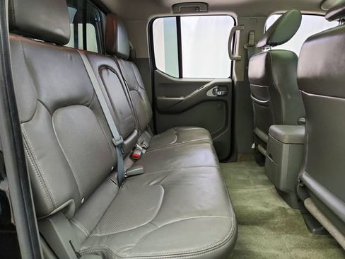 Used 2015 Nissan Frontier SL w/ Moonroof Package AWD/4WD image 27