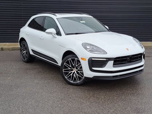 Certified 2026 Porsche Macan AWD/4WD image 9