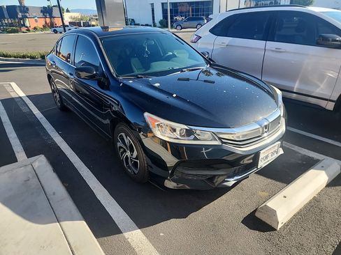 Used 2017 Honda Accord LX image 4