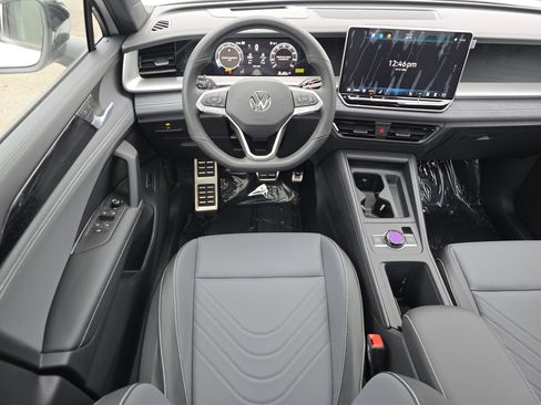 New 2026 Volkswagen Tiguan SE R-Line image 21