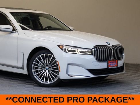 Used 2021 BMW 740i w/ Premium Package RWD image 3