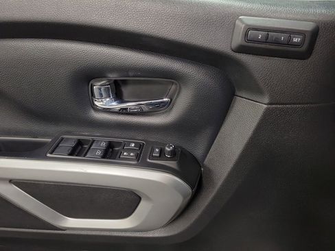Used 2017 Nissan Titan SL image 23