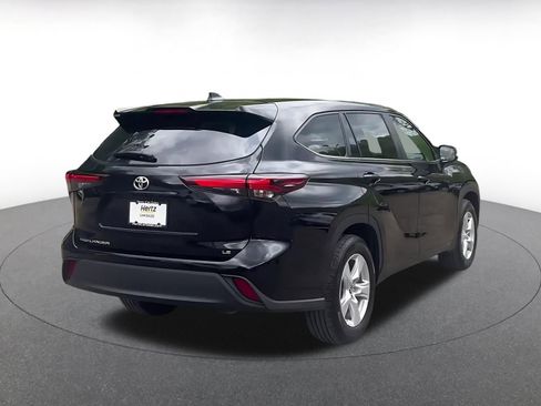 Used 2025 Toyota Highlander LE FWD image 15