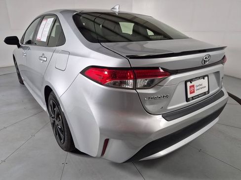 Certified 2020 Toyota Corolla LE FWD image 3