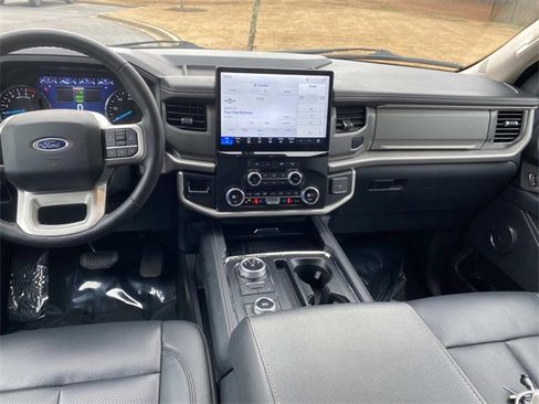 Certified 2024 Ford Expedition Max XLT image 18