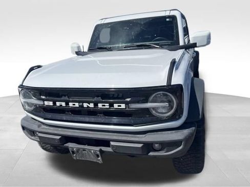 Used 2023 Ford Bronco Outer Banks w/ Sasquatch Package AWD/4WD image 2