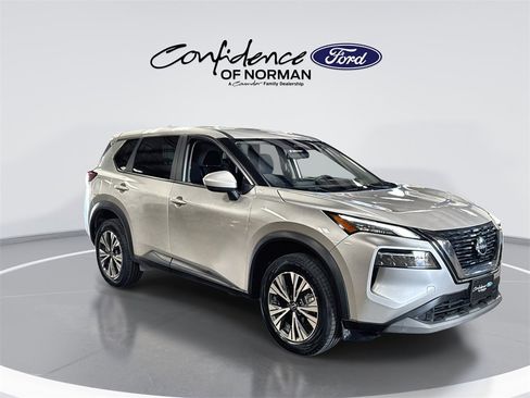 Used 2023 Nissan Rogue SV image 11