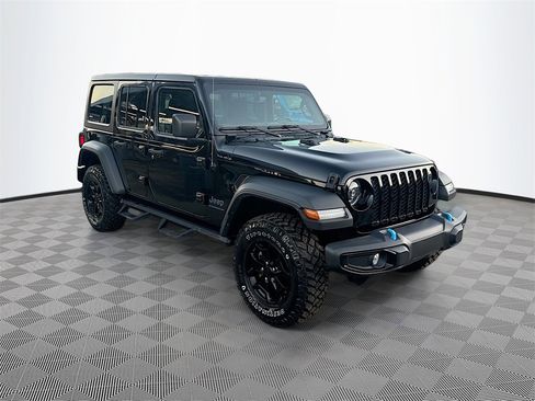 Used 2023 Jeep Wrangler Unlimited w/ Cold Weather Group image 4