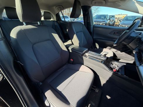 Used 2025 Toyota Prius LE image 34