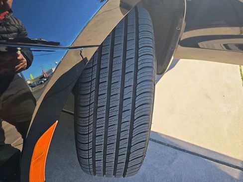 Used 2025 Chrysler Pacifica Select image 36