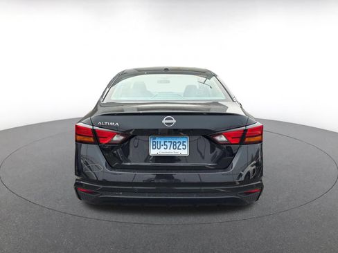 Used 2025 Nissan Altima 2.5 SV FWD image 17