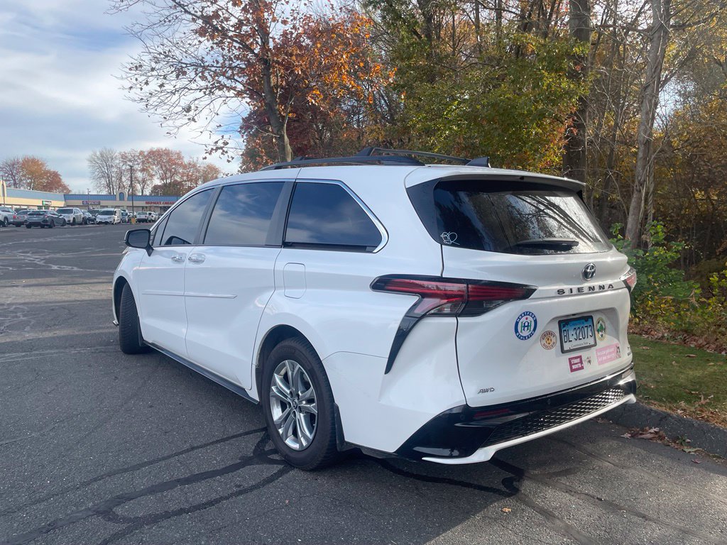 Used 2023 Toyota Sienna XSE w/ XSE Plus Package AWD/4WD image 5