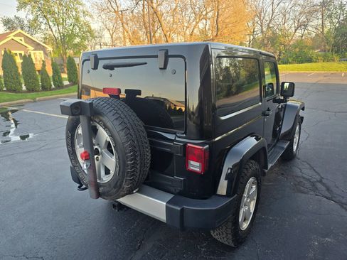 Used 2012 Jeep Wrangler Sahara w/ Connectivity Group AWD/4WD image 9