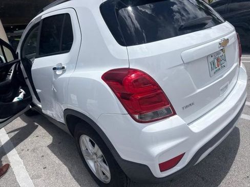 Used 2017 Chevrolet Trax LT w/ LT Convenience Package FWD image 9