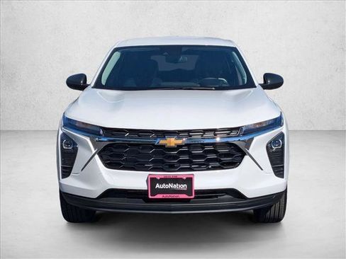 New 2026 Chevrolet Trax LS w/ Driver Confidence Package FWD image 6