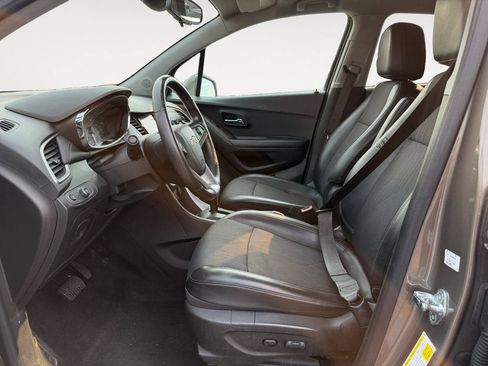 Used 2020 Chevrolet Trax LT w/ LT Convenience Package AWD/4WD image 9