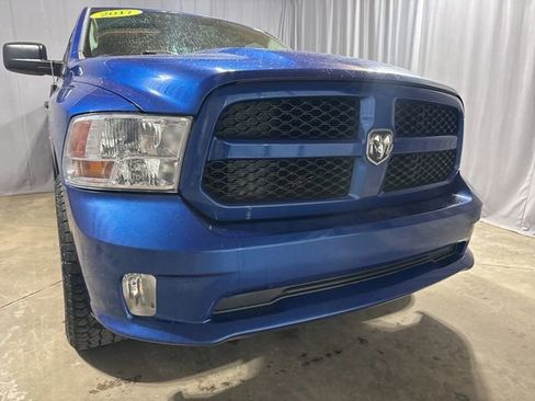 Used 2017 RAM 1500 Express AWD/4WD image 10