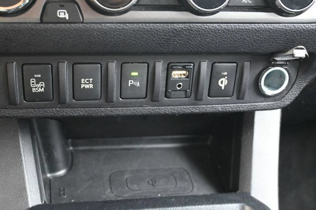 Used 2017 Toyota Tacoma TRD Off-Road AWD/4WD image 25
