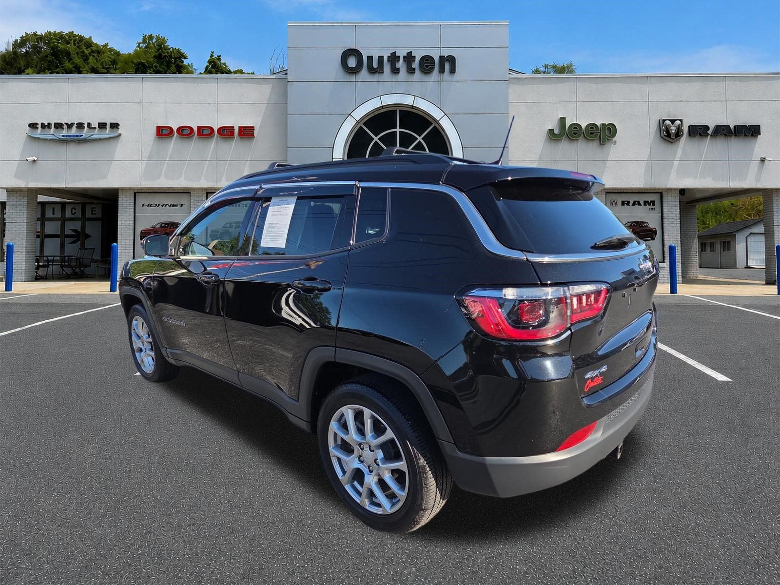 Certified 2024 Jeep Compass Latitude AWD/4WD image 6