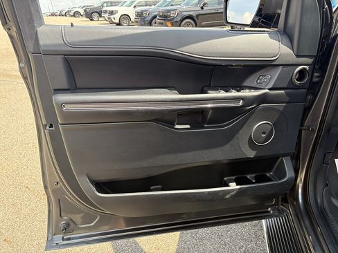 Used 2021 Ford Expedition XLT AWD/4WD image 30