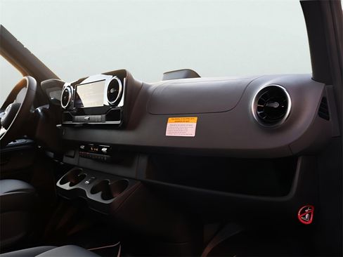 New 2025 Mercedes-Benz Sprinter 2500 image 9