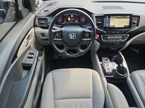 Used 2019 Honda Pilot Touring image 11