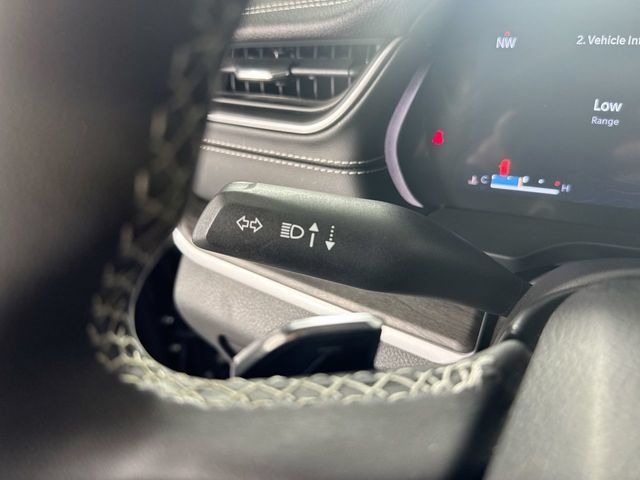 Used 2023 Jeep Grand Cherokee L Limited AWD/4WD image 16