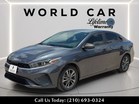 Used 2023 Kia Forte LXS w/ LXS Technology Package FWD image 7